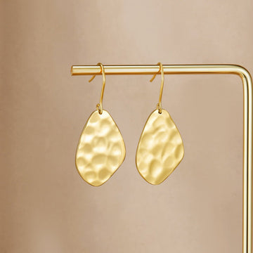 Amaya Hammered Gold Drop Earrings – Noor & Rose