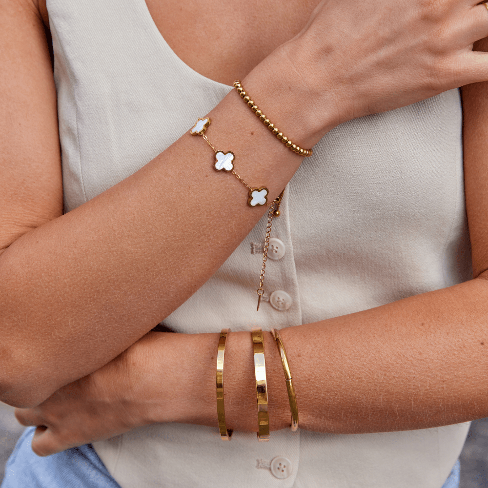 Lilah Gold Bangle close-up – Noor & Rose