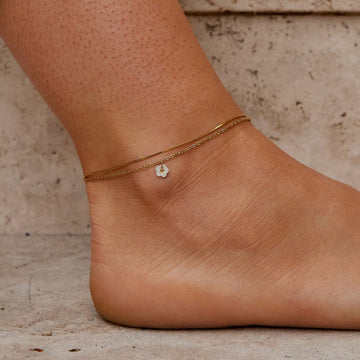 White Petal Shell Layered Anklet – Noor & Rose